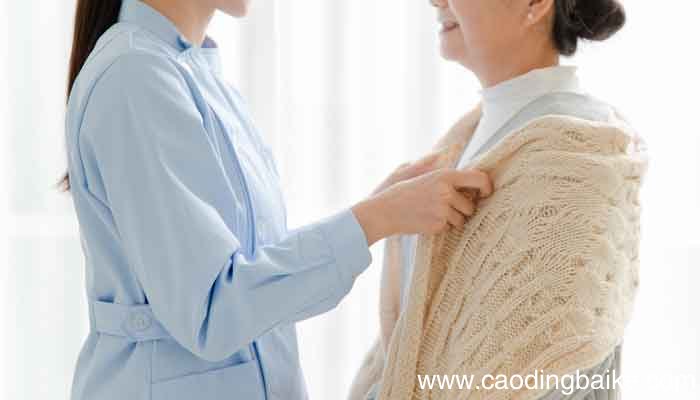 披肩怎么搭配 女士披肩怎么搭配