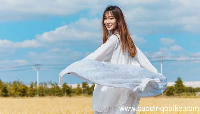 披肩怎么搭配 女士披肩怎么搭配