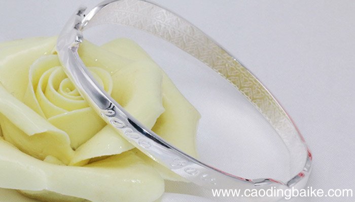 玫瑰金和银色哪个显白玫瑰金和银色哪个更适合黑皮