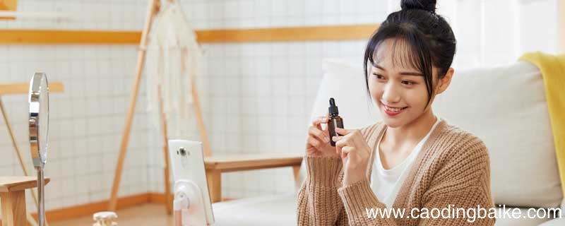 氯化钠可以收缩毛孔粗大吗 氯化钠可以缩小毛孔吗