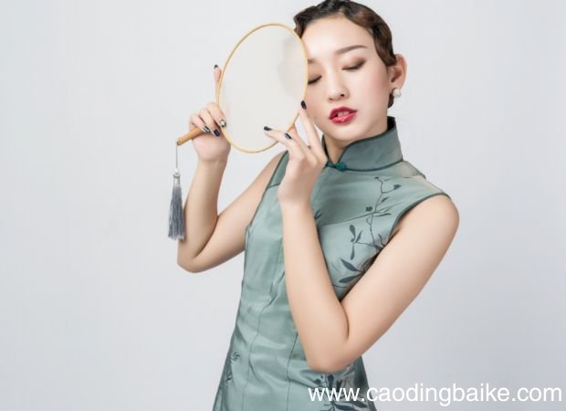 传统旗袍和改良旗袍有什么区别 传统旗袍和改良旗袍的不同