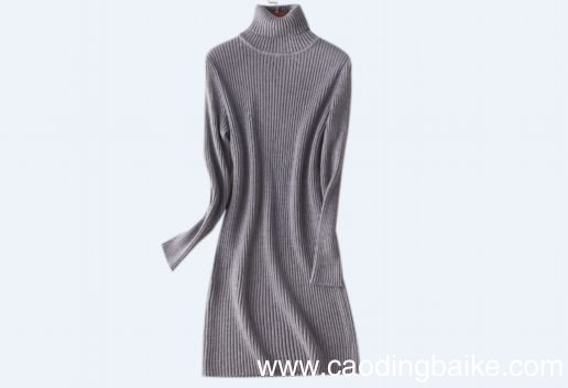 秋冬长款连衣裙如何搭配 秋冬长款连衣裙如何搭配好看