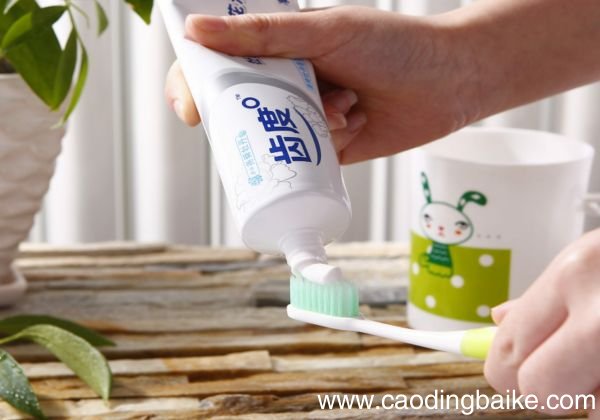 用牙膏洗脸有什么用