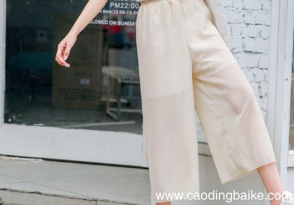 米色裤子搭配什么上衣米色裤子如何搭配