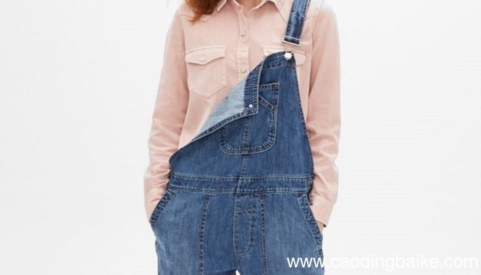 背带裤怎么搭配衣服 背带裤如何配上衣
