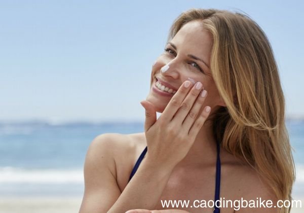 夏季出油多的原因　夏季脸部出油是什么原因