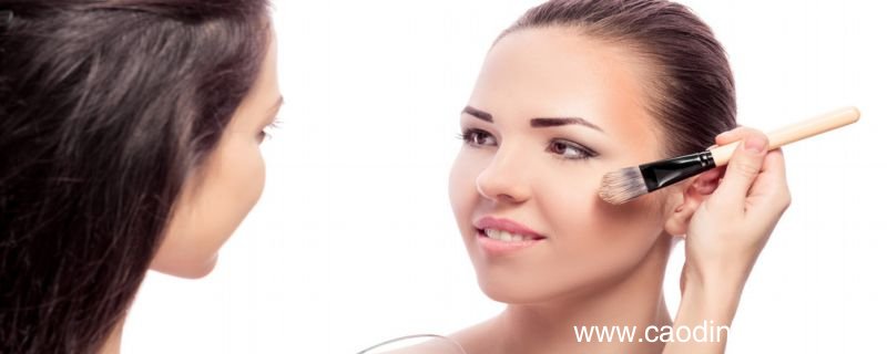 粉底刷使用前沾水吗粉底刷使用前要不要沾水