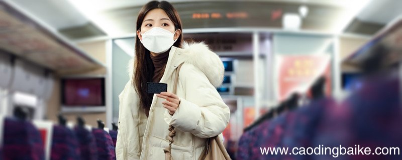 免洗亮面白色羽绒服染色了怎么办 白色羽绒服免洗面料染色了怎么办