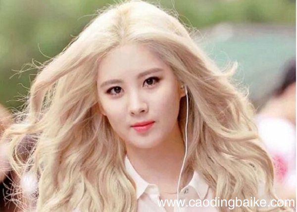 适合夏季烫染的发色夏季适合染什么发色