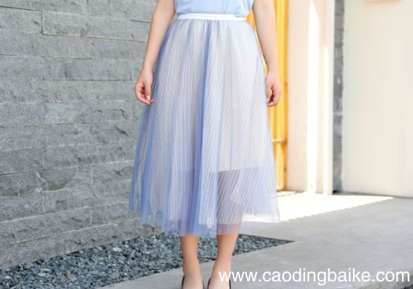 夏季背心如何搭配 背心搭配什么好看