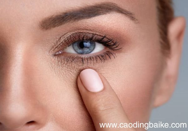 美瞳怎么戴 美瞳的佩戴方法