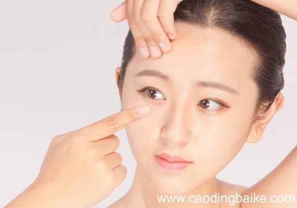 美瞳怎么戴 美瞳的佩戴方法