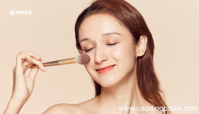 散粉的用法 散粉用什么工具擦最好