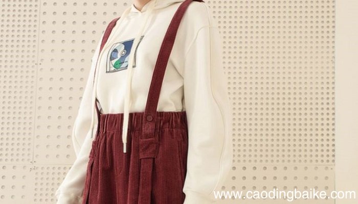 灯芯绒背带裤怎么搭上衣 灯芯绒背带裤如何搭上衣