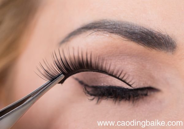 如何化妆让眼睛变大 让眼睛变大的方法