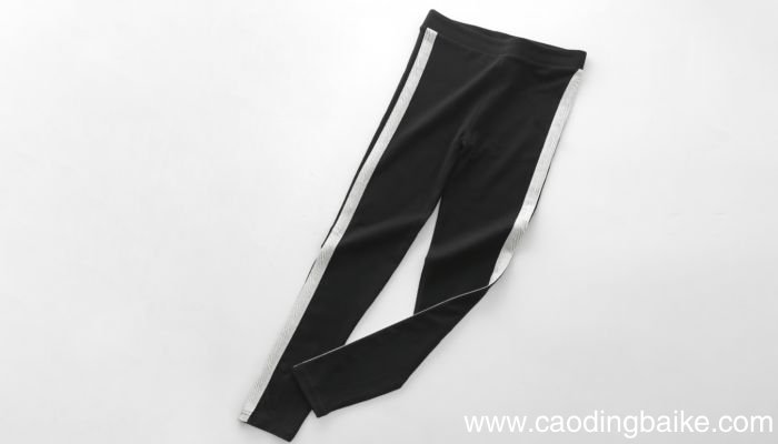 羽绒服如何搭配裤子 羽绒服适合搭配什么裤子