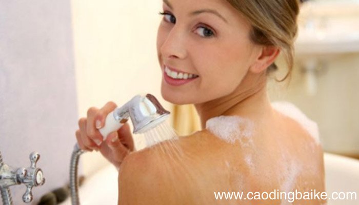 身上的防晒霜怎么卸掉身上的防晒霜如何卸掉