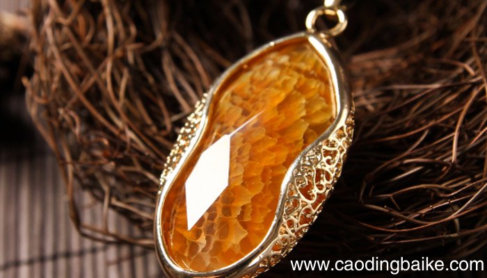 玉吊坠晚上睡觉摘不摘玉吊坠晚上睡觉需要摘吗