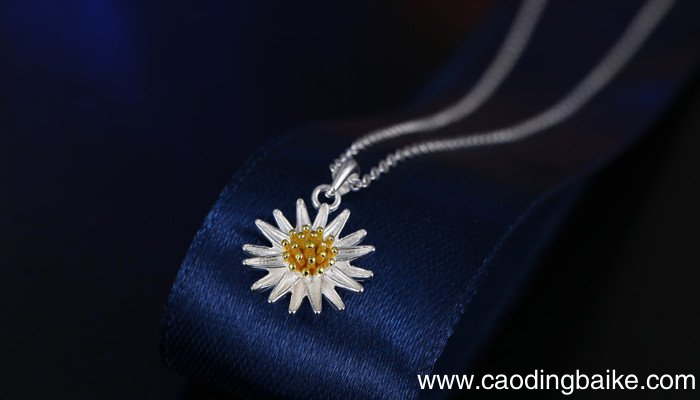 夏天戴项链出汗怎么养护 夏天戴项链怎么保养