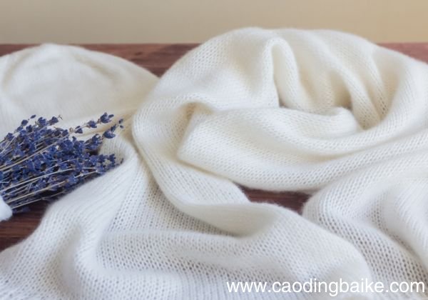 墨绿色大衣配什么颜色围巾墨绿色大衣如何搭配围巾