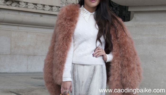 金丝绒阔腿裤的搭配方法 金丝绒阔腿裤适合搭配什么衣服