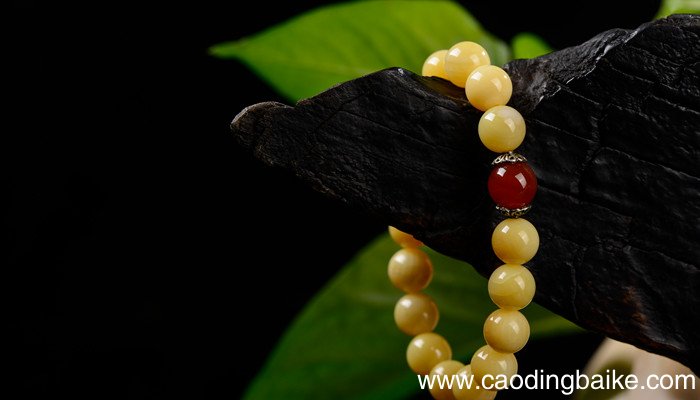 老腊跟蜜蜡的区别 老腊跟蜜蜡有什么样的区别