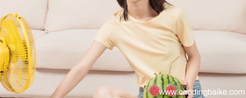短裤怎么搭配 短裤搭配什么上衣