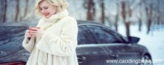 围巾搭配衣服的方法有哪些 围巾和衣服的搭配方法