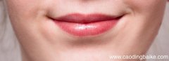 嘴巴干裂是什么原因 嘴巴干裂怎么回事