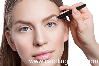 眉毛上长痘是什么原因 眉毛上长痘是怎么回事