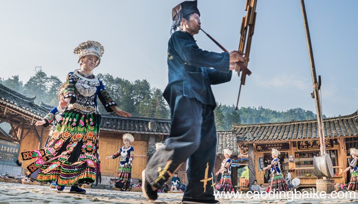 阿昌族的服饰特点有哪些 阿昌族的服装特点