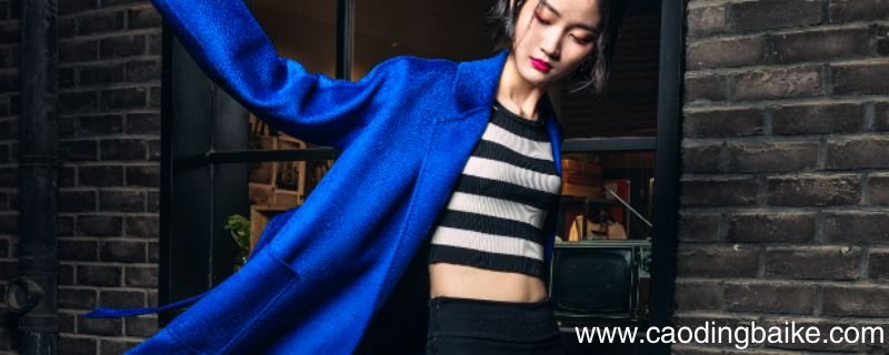 蓝色大衣内搭穿什么蓝色大衣如何搭配