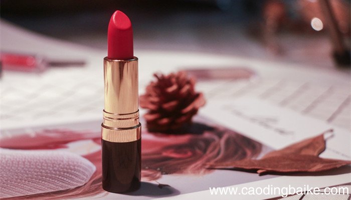 夏天口红怎么保存不会融化 涂抹口红的注意事项