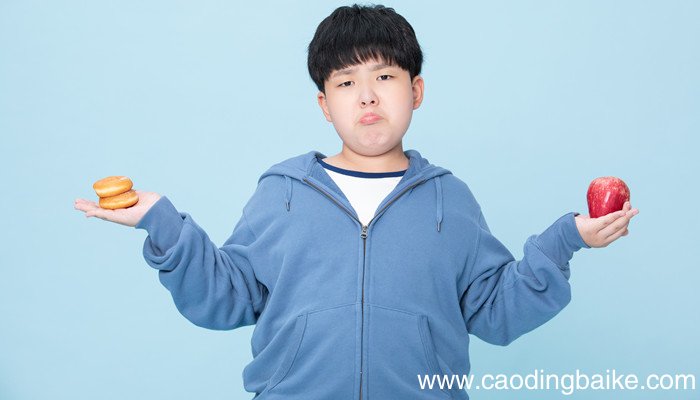 卫衣太宽大了怎么搭配 卫衣又宽又大怎么搭配衣服