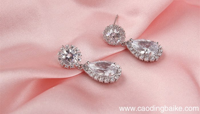 通灵珠宝和莱绅通灵的区别 莱绅通灵和通灵珠宝有区别吗