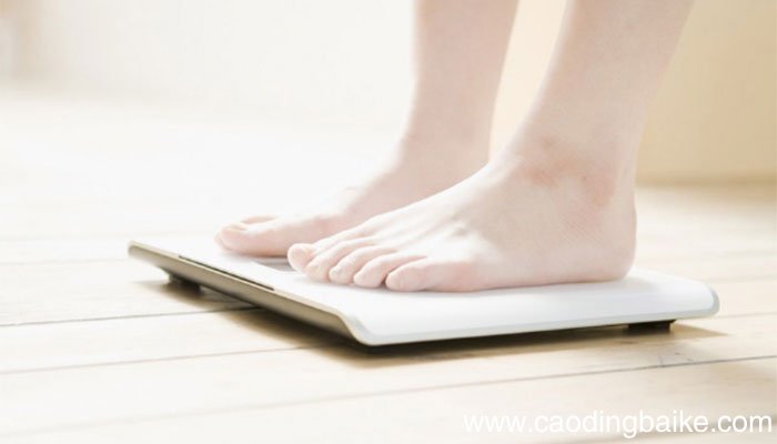 18岁女孩身高体重标准是多少18岁女孩标准的身高体重是多少