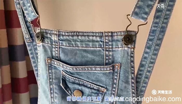 背带裤的扣子详细图解 背带裤的扣子怎么扣
