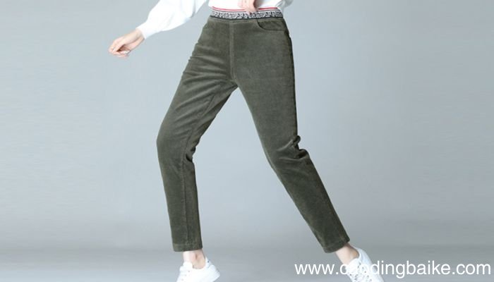 军绿色裤子适合搭配什么上衣适合搭配军绿色裤子的上衣有哪些