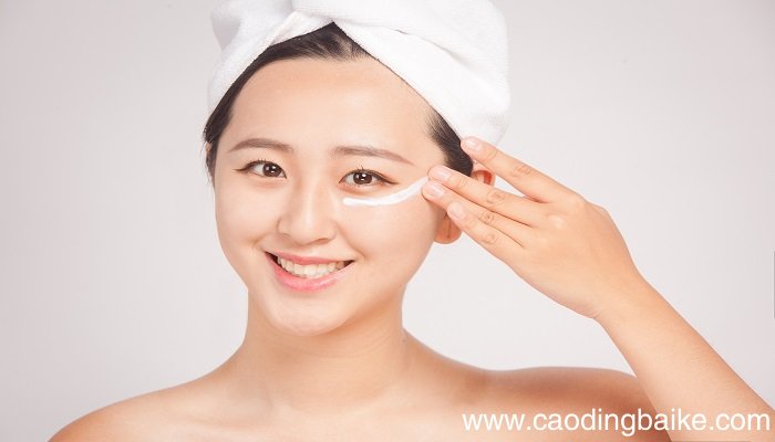 眼部精华和眼霜有什么不同 眼霜和华眼膜的区别