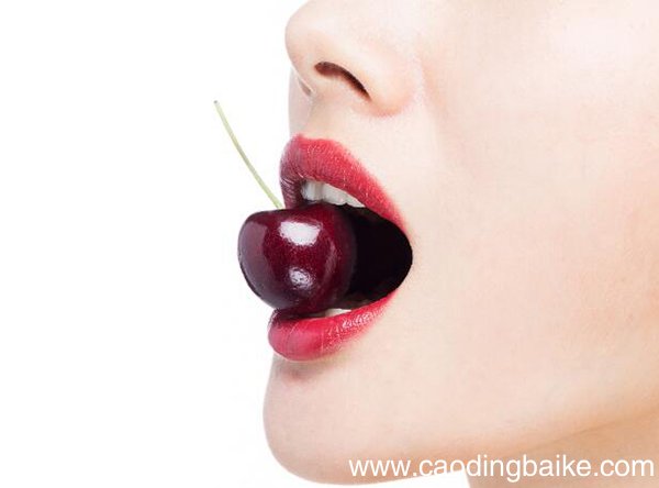 怎么涂口红不易掉色 涂口红不掉色的小技巧