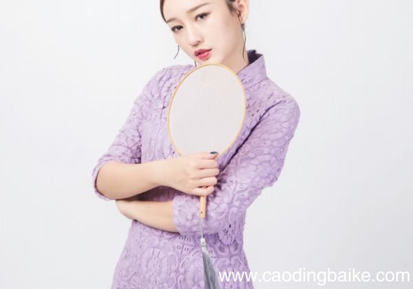 皮肤黑穿什么颜色 皮肤黑的人适合穿哪种颜色