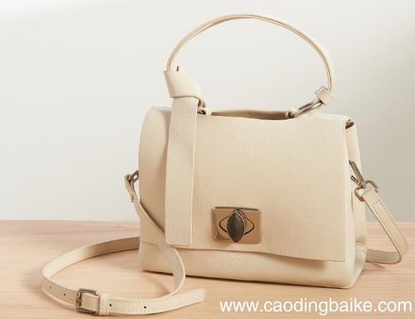 白裤子搭配方法 白裤子适合哪些颜色