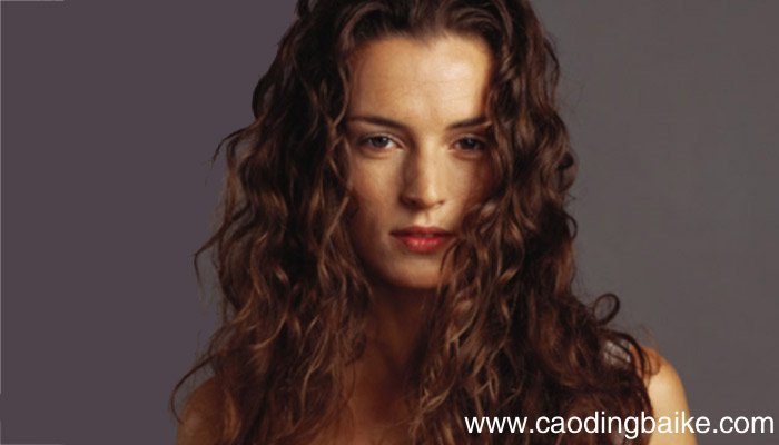 热烫羊毛卷需要弹力素吗热烫羊毛卷要用弹力素吗