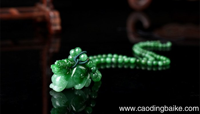 祖母绿和翡翠有什么区别 祖母绿和翡翠有啥区别