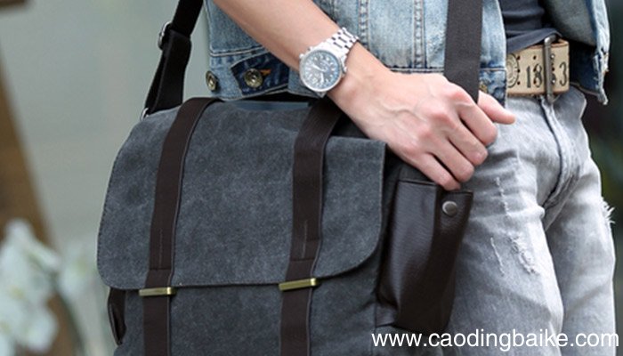 斜挎包怎么背好看男生 男生斜挎包怎么背好看