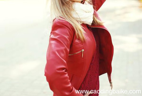 皮衣配什么纱裙好看 皮衣如何搭配纱裙