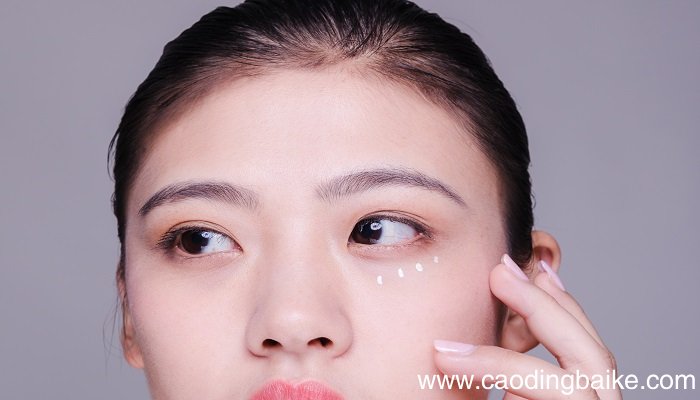 眼部精华液的正确使用方法 眼部精华液的功效