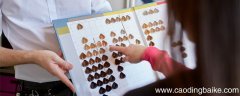 染发剂弄到脸上怎么才能洗掉 染发时候弄到脸上怎么能洗掉