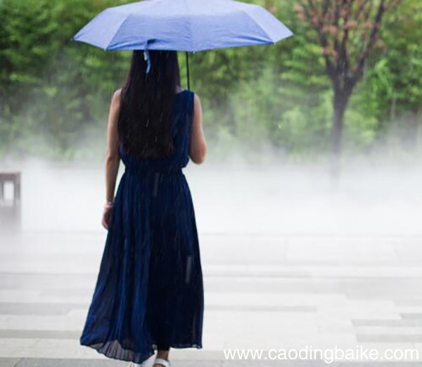 墨绿色上衣配什么裙子好看 墨绿色上衣搭配什么颜色合适