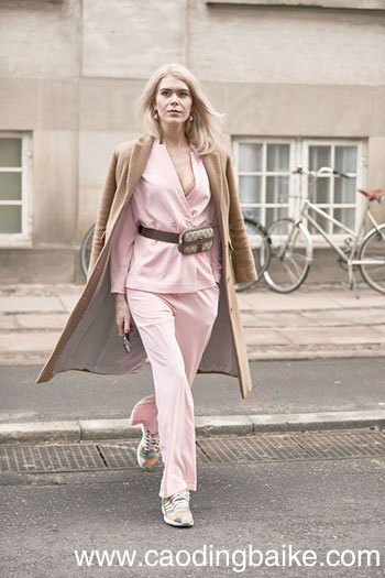 女生腰包搭配技巧 女生腰包怎么搭配